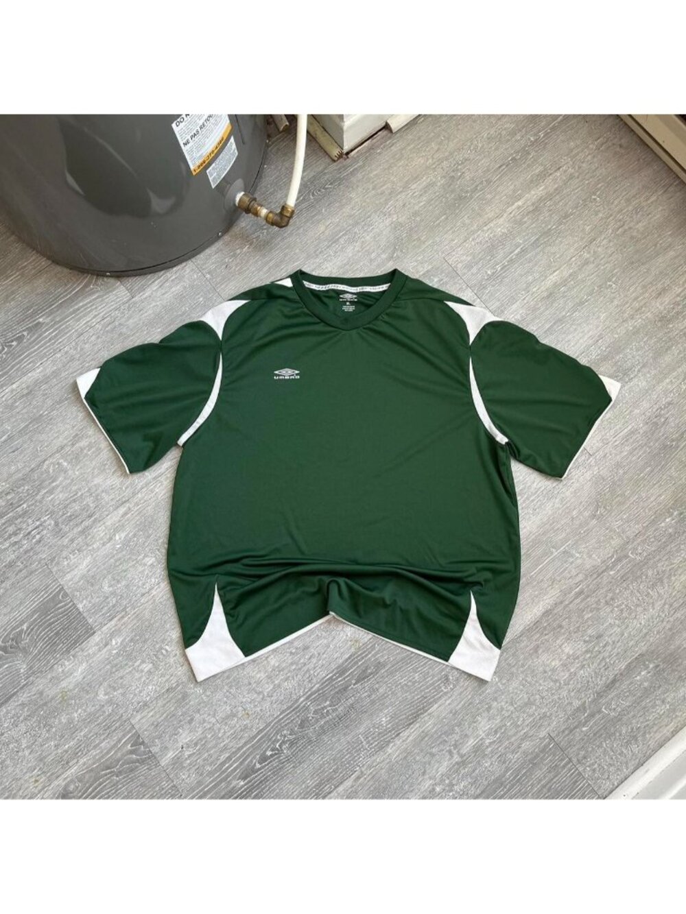 Green / White Umbro Soccer / Football Shirt / Jersey (Men’s XL)